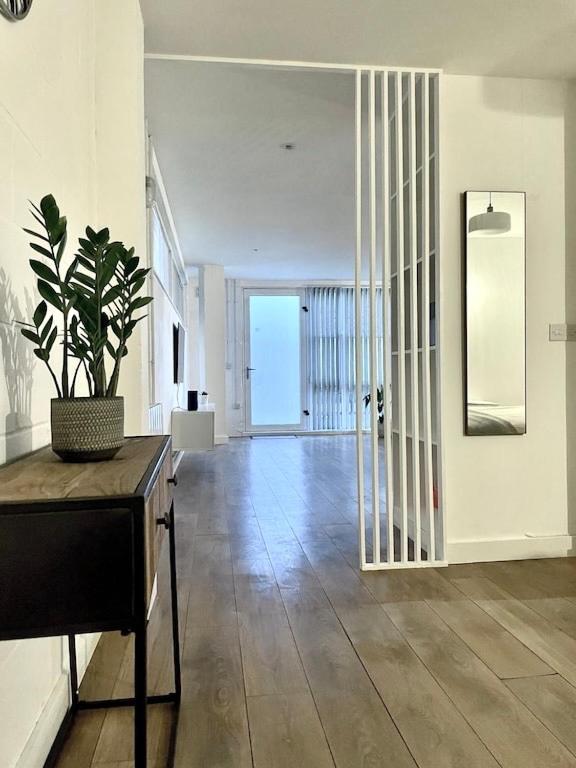 Apartment Spacious Industrial Style